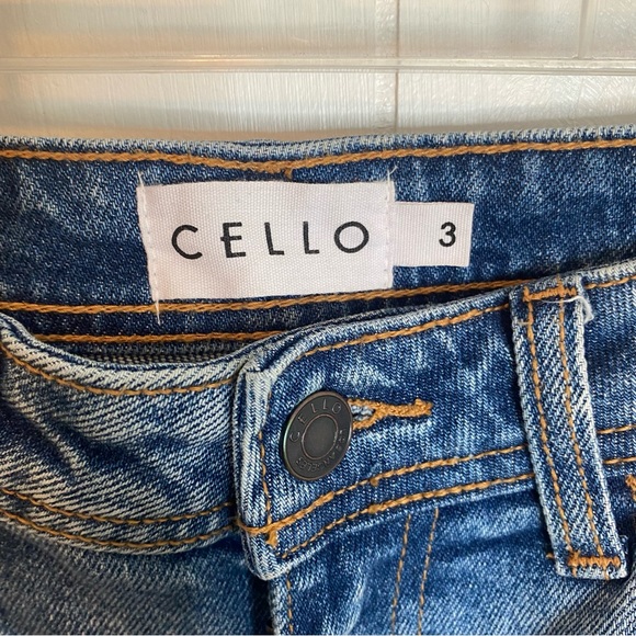 Cello Distressed Blue Wash Mom Skinny Jeans. Size 3 - Picture 3 of 8
